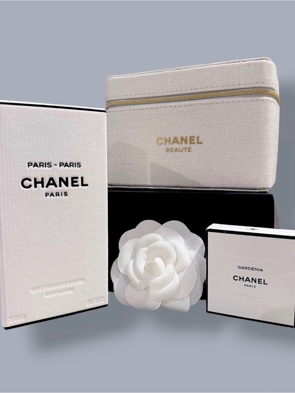 CHANEL Beauté Gift Set Paris-Paris Lotion + Pouch +
Gardenia Mini + Camellia